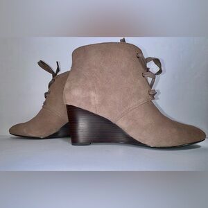 LAUREN RALPH LAUREN Women's Tan Tamia Suede Ankle Boots 8.5 Wedge Heel‎ Lace-Up